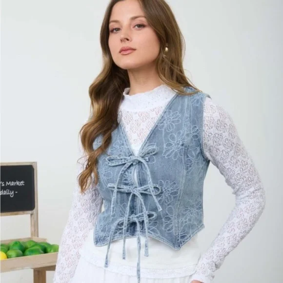 A287. Light Blue Lace-Up Floral Pattern Denim Vest - Picture 4 of 7